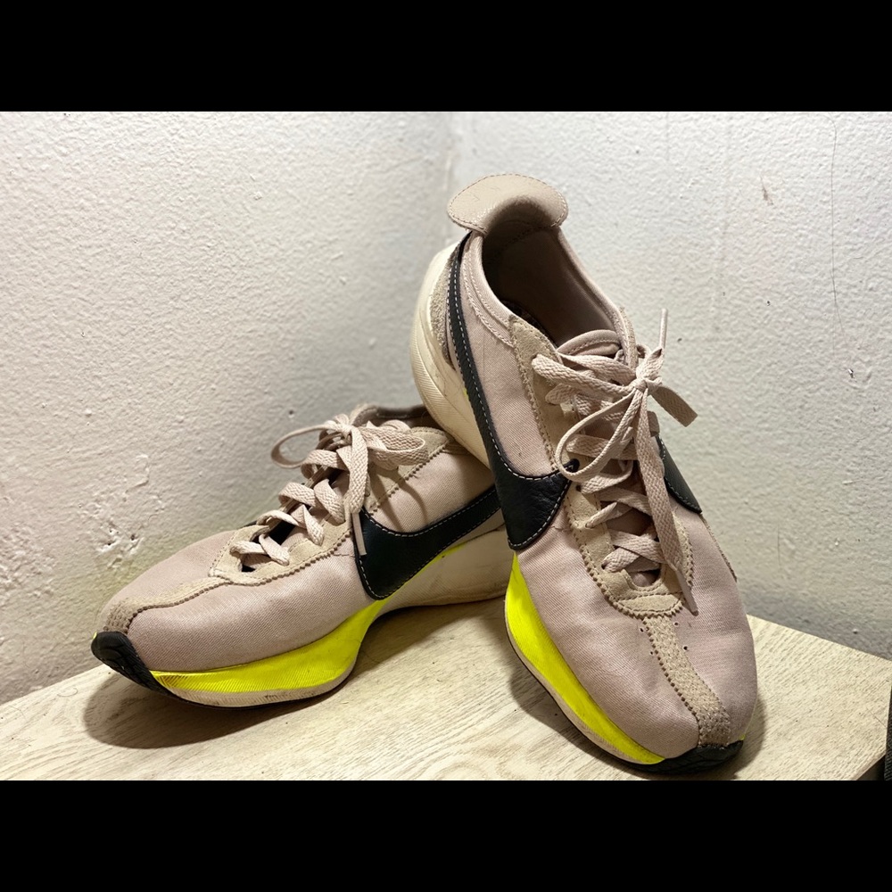 Nike Moon Racer String Sail Volt Size 10